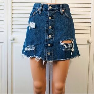 LEVI’S Blue Distressed Jean Skirt Size 26